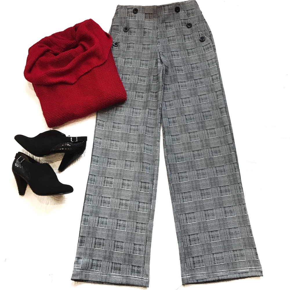 WIDE LEG PULL ON PANT WITH BUTTONS